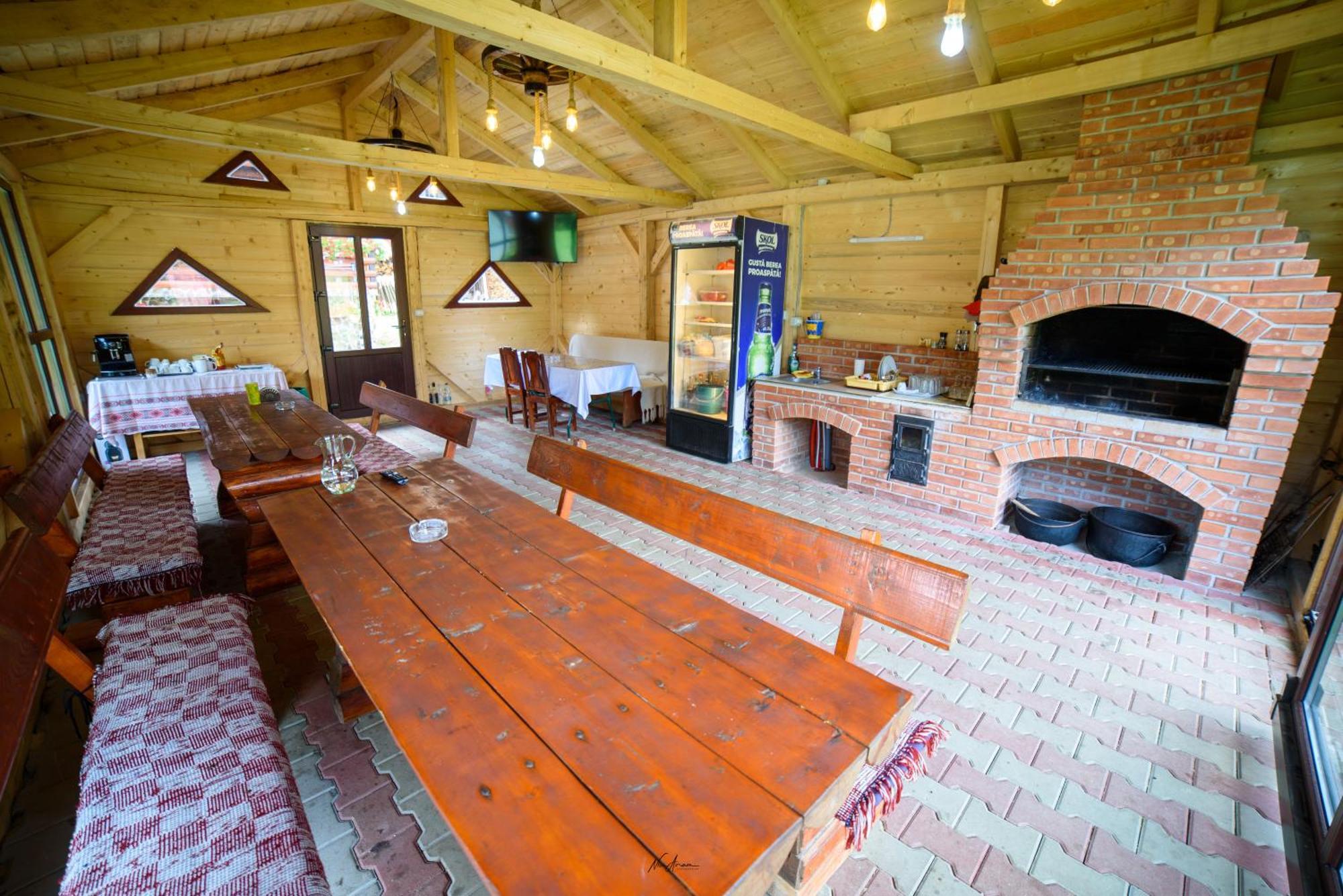 Hotel Casa Binu Arieşeni Esterno foto