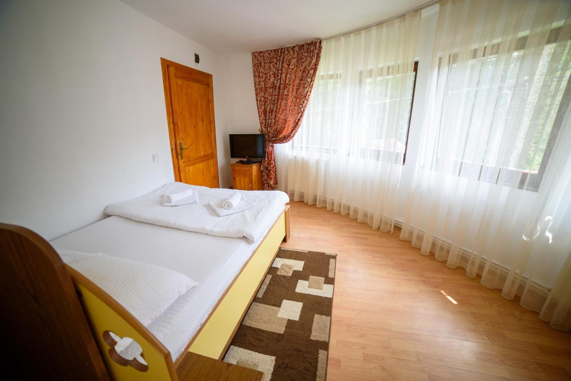 Hotel Casa Binu Arieşeni Esterno foto