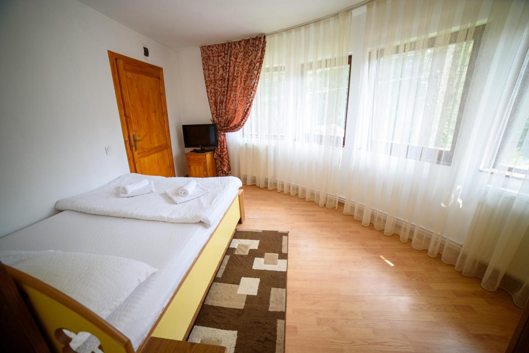 Hotel Casa Binu Arieşeni Esterno foto
