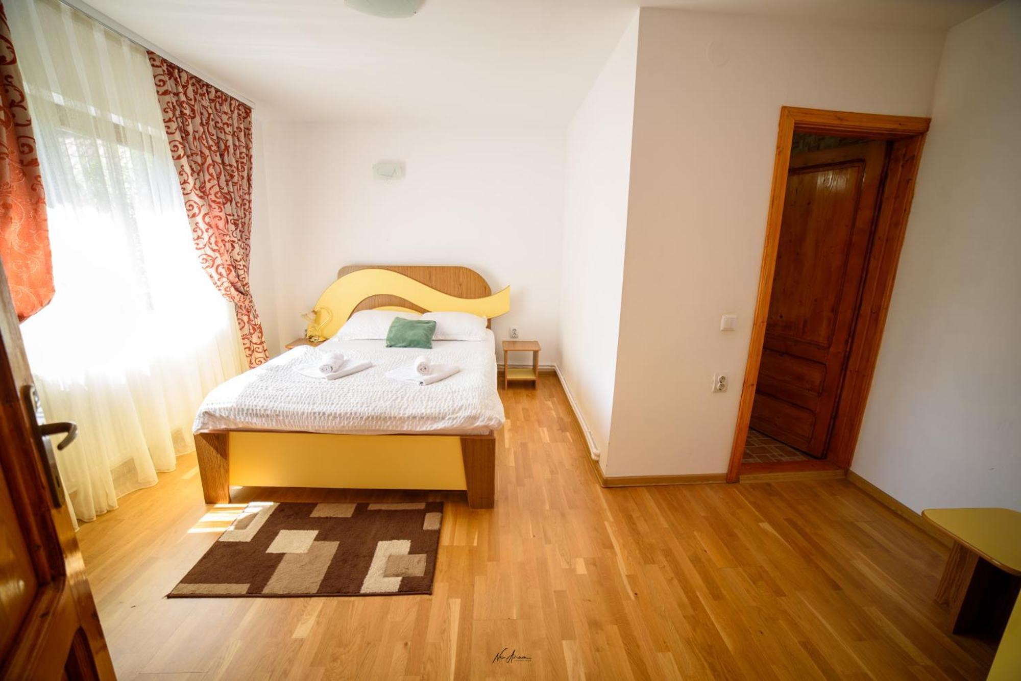 Hotel Casa Binu Arieşeni Esterno foto